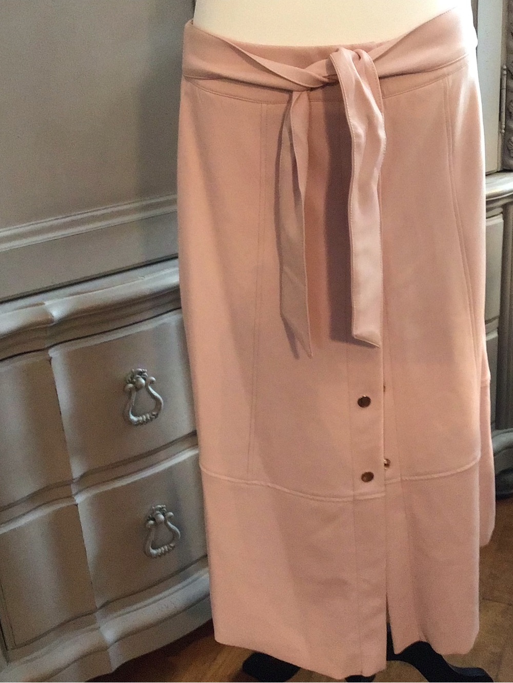 Chic Blush Midi Skirt with Front Snaps and Tie Waist